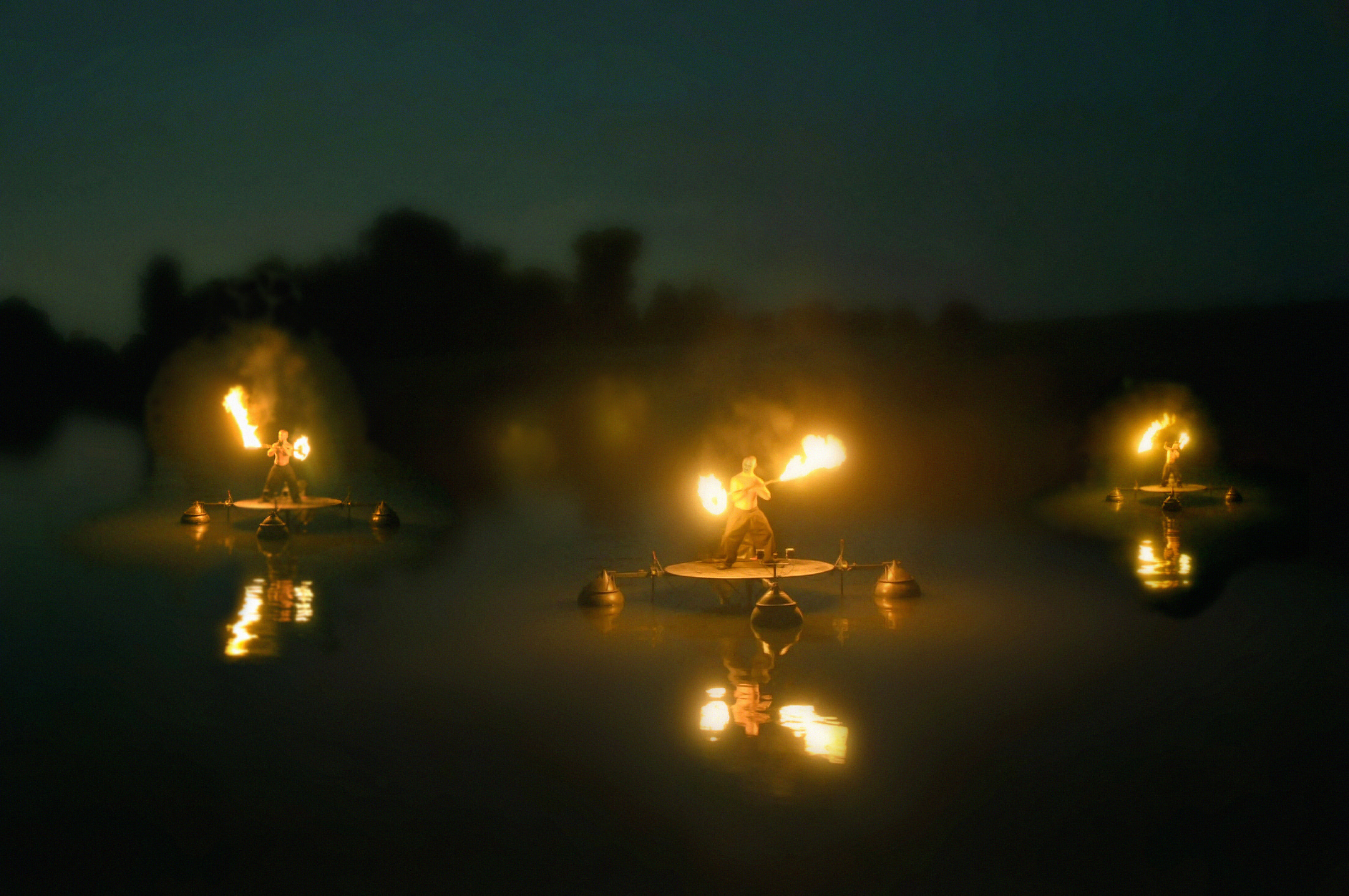 showflamme_fous_flottants_feu_fire_water_show_spectacle_aquatique_burner_3
